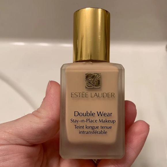 Estée Lauder Double Wear - Picture 2 of 3